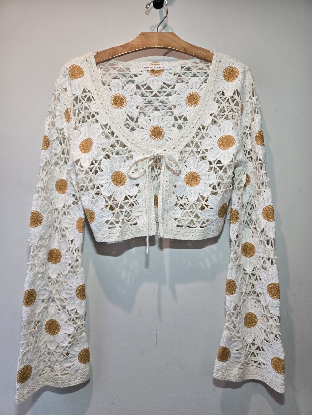 Moon & Madison Crochet Daisy Cardigan Cropped Sweater Large Boho Hippie - Picture 5 of 13